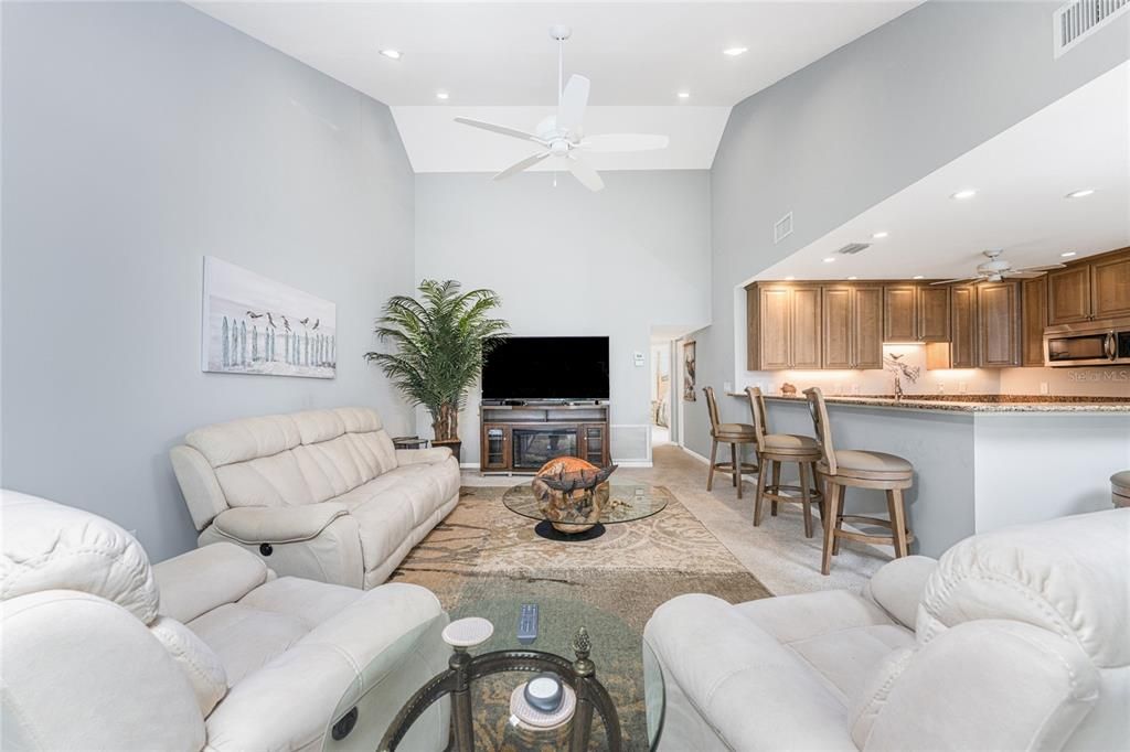 For Sale: $599,900 (2 beds, 3 baths, 1217 Square Feet)