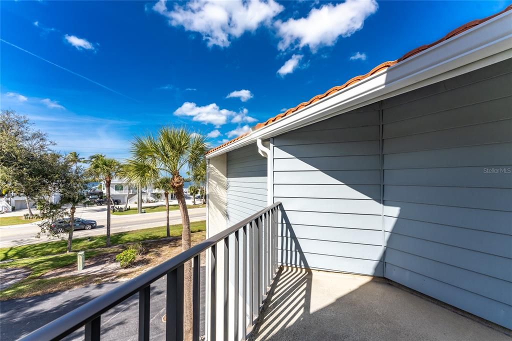 For Sale: $599,900 (2 beds, 3 baths, 1217 Square Feet)