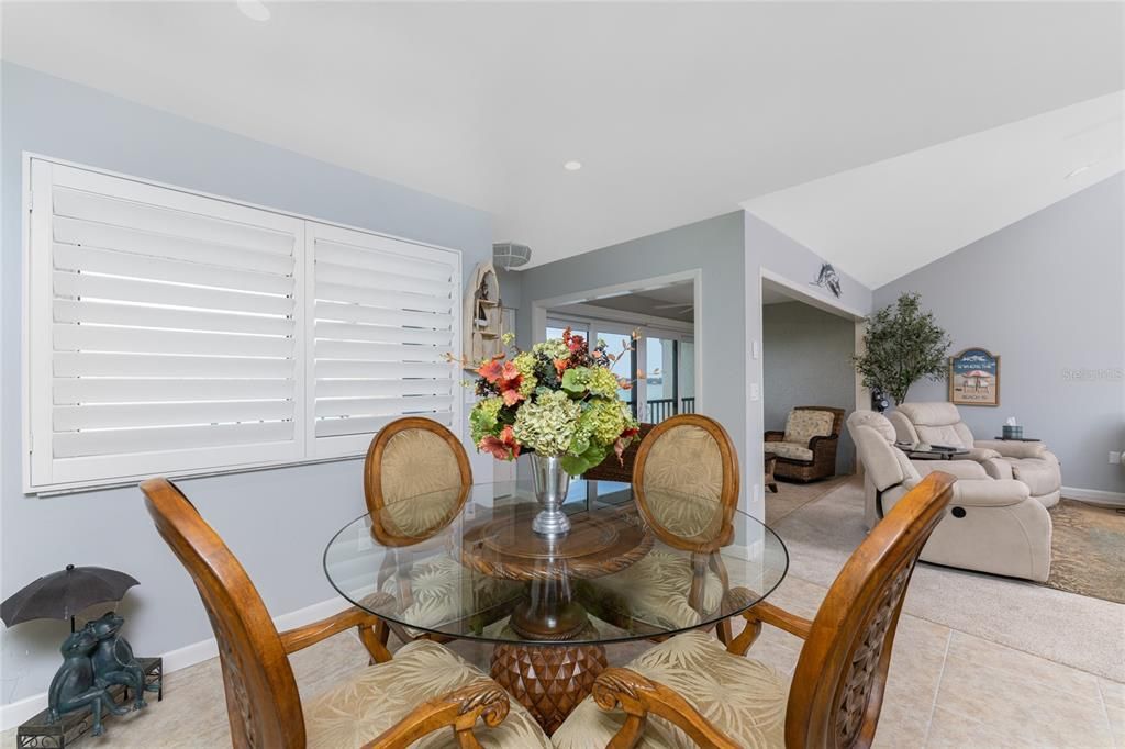 For Sale: $599,900 (2 beds, 3 baths, 1217 Square Feet)