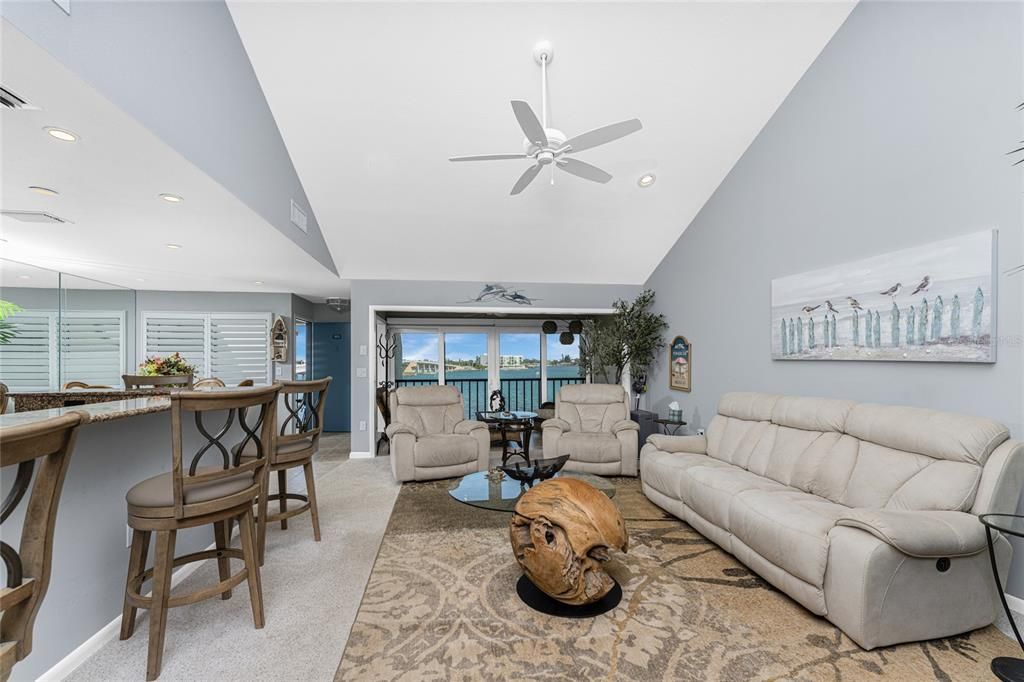 For Sale: $599,900 (2 beds, 3 baths, 1217 Square Feet)