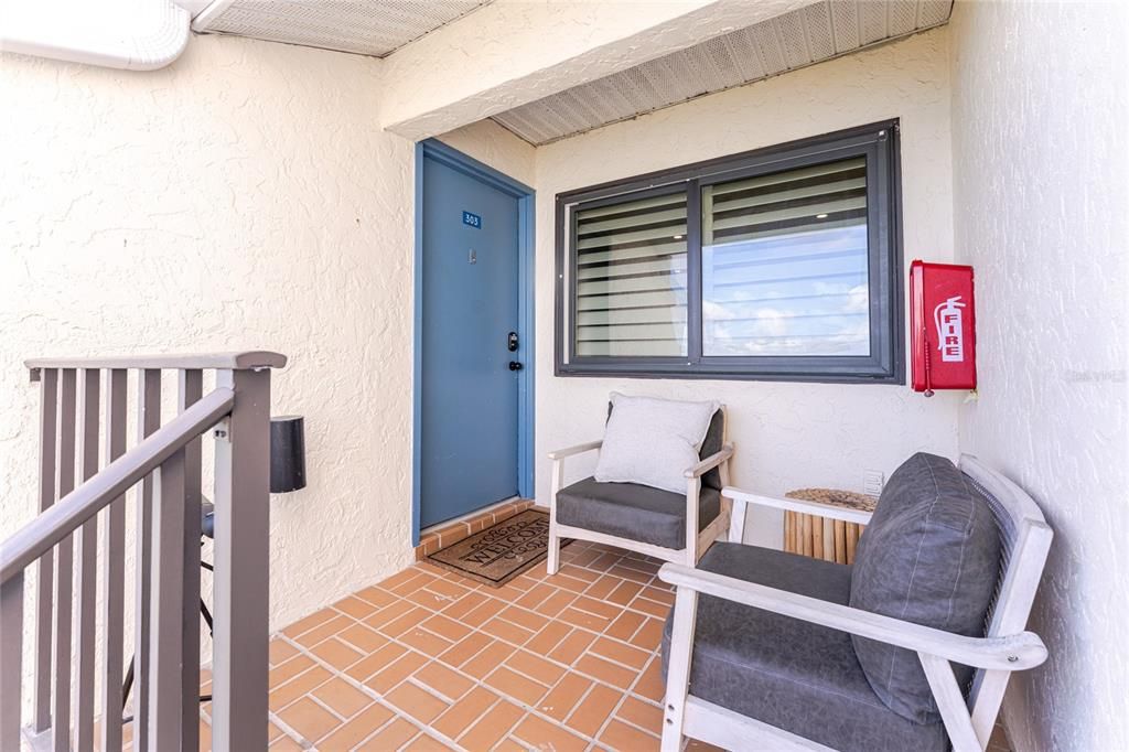 For Sale: $599,900 (2 beds, 3 baths, 1217 Square Feet)