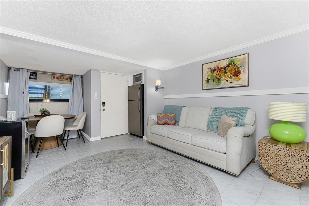 For Sale: $599,900 (2 beds, 3 baths, 1217 Square Feet)