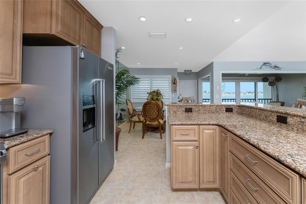 For Sale: $599,900 (2 beds, 3 baths, 1217 Square Feet)