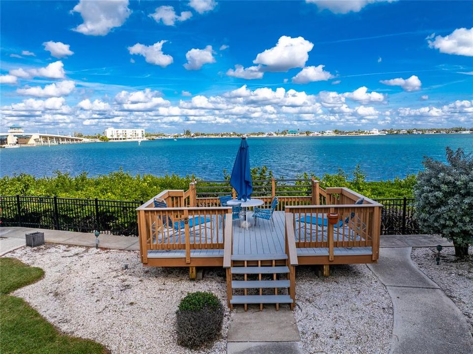 For Sale: $599,900 (2 beds, 3 baths, 1217 Square Feet)