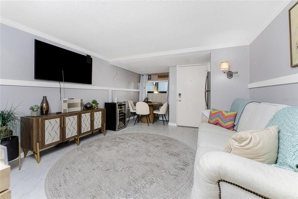 For Sale: $599,900 (2 beds, 3 baths, 1217 Square Feet)