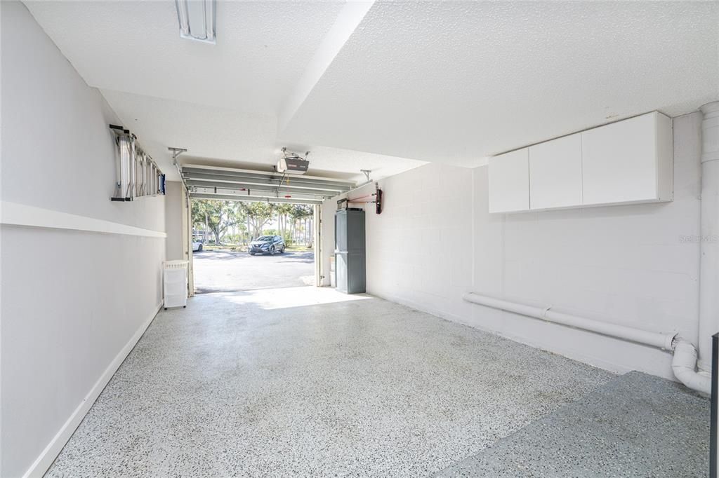 For Sale: $599,900 (2 beds, 3 baths, 1217 Square Feet)