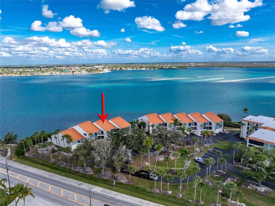 For Sale: $599,900 (2 beds, 3 baths, 1217 Square Feet)