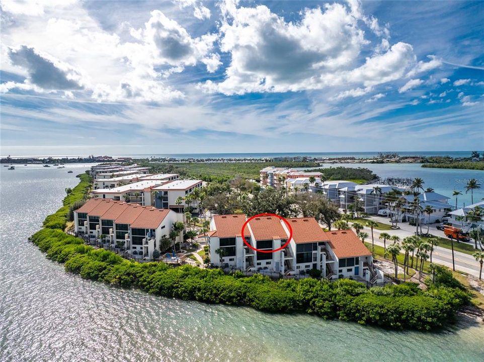 For Sale: $599,900 (2 beds, 3 baths, 1217 Square Feet)