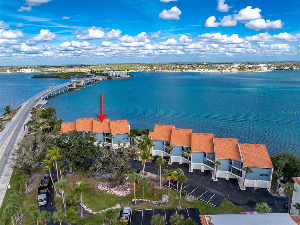 For Sale: $599,900 (2 beds, 3 baths, 1217 Square Feet)