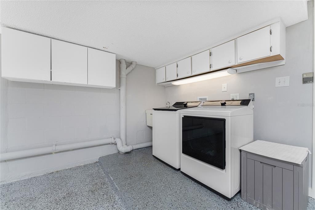 For Sale: $599,900 (2 beds, 3 baths, 1217 Square Feet)