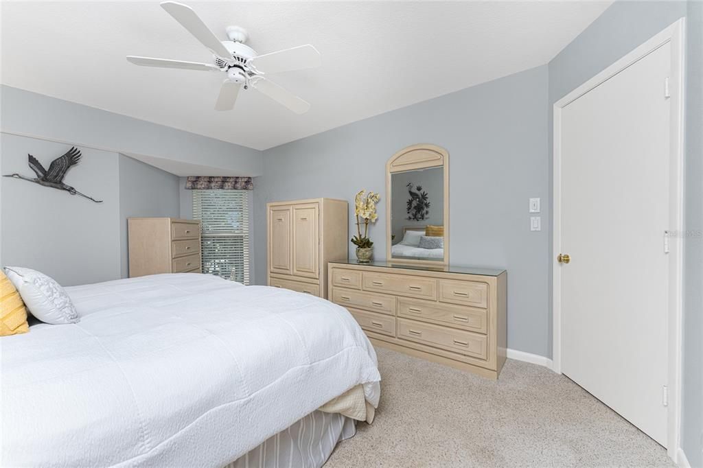 For Sale: $599,900 (2 beds, 3 baths, 1217 Square Feet)