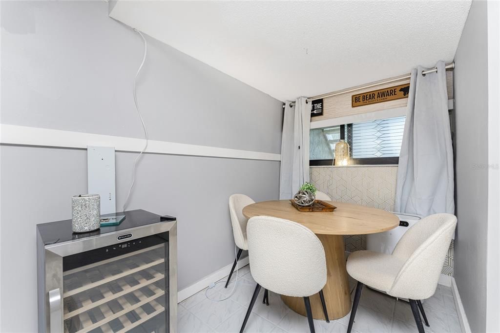 For Sale: $599,900 (2 beds, 3 baths, 1217 Square Feet)