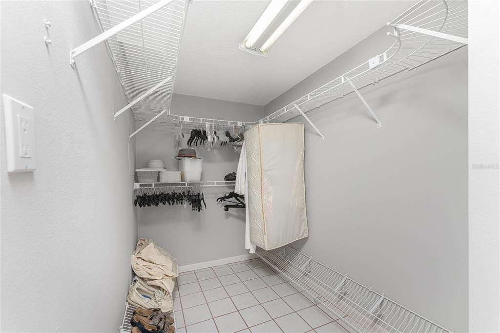 For Sale: $599,900 (2 beds, 3 baths, 1217 Square Feet)