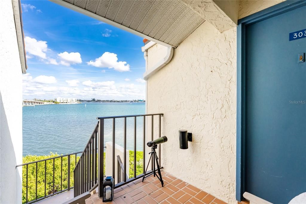 For Sale: $599,900 (2 beds, 3 baths, 1217 Square Feet)