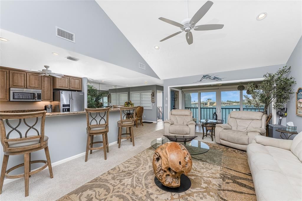 For Sale: $599,900 (2 beds, 3 baths, 1217 Square Feet)