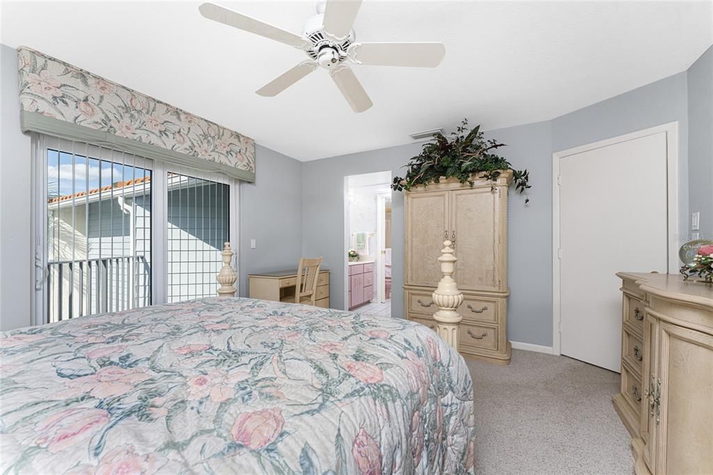 For Sale: $599,900 (2 beds, 3 baths, 1217 Square Feet)