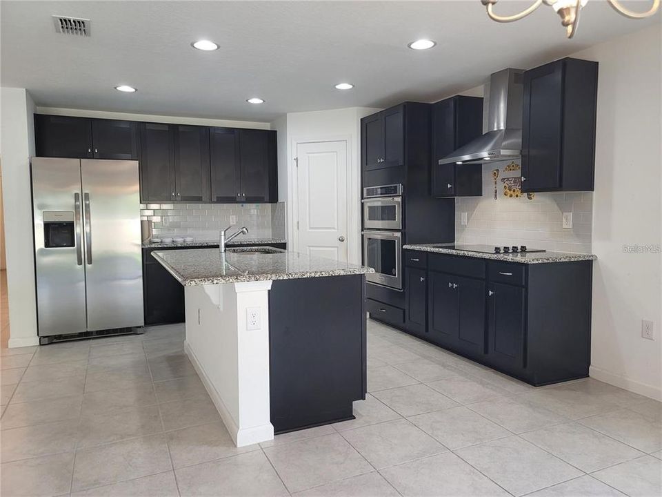 For Rent: $2,200 (4 beds, 2 baths, 1959 Square Feet)