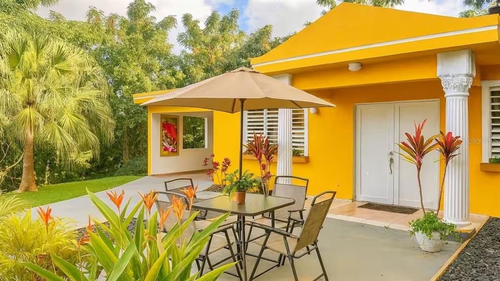 For Rent: $1,800 (2 beds, 2 baths, 950 Square Feet)