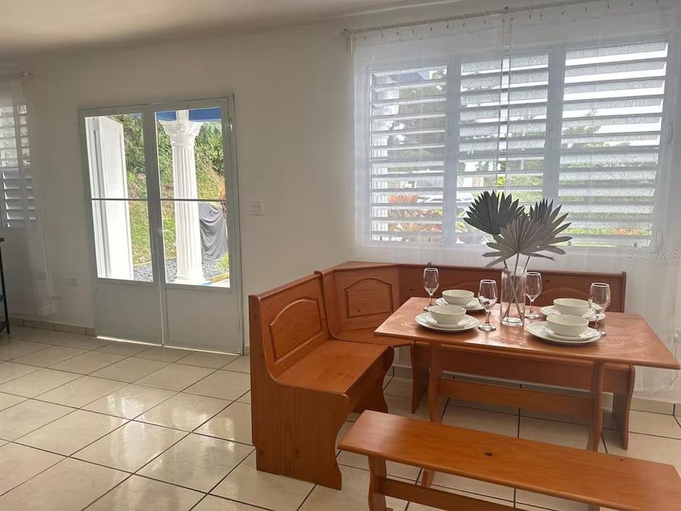 For Rent: $1,800 (2 beds, 2 baths, 950 Square Feet)