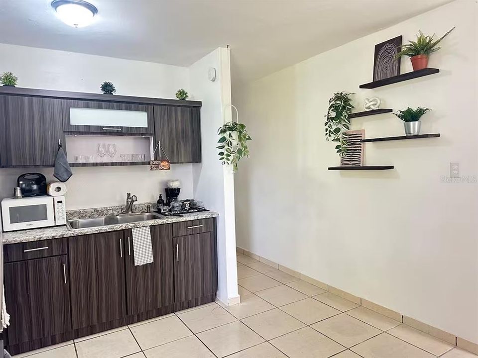 For Rent: $1,800 (2 beds, 2 baths, 950 Square Feet)