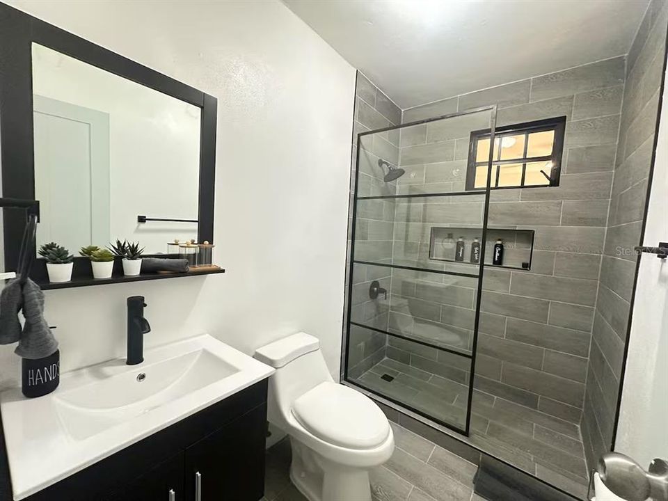 For Rent: $1,800 (2 beds, 2 baths, 950 Square Feet)