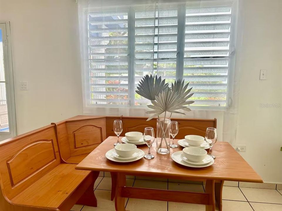 For Rent: $1,800 (2 beds, 2 baths, 950 Square Feet)