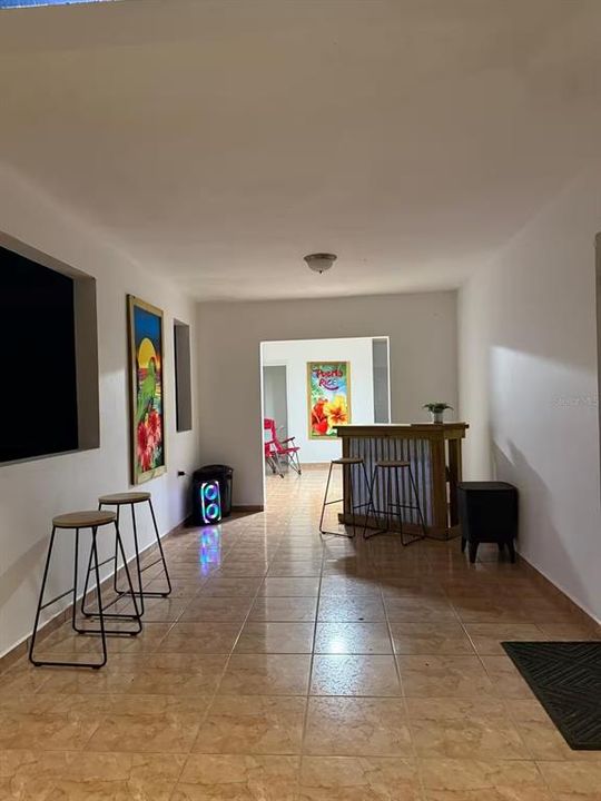 For Rent: $1,800 (2 beds, 2 baths, 950 Square Feet)