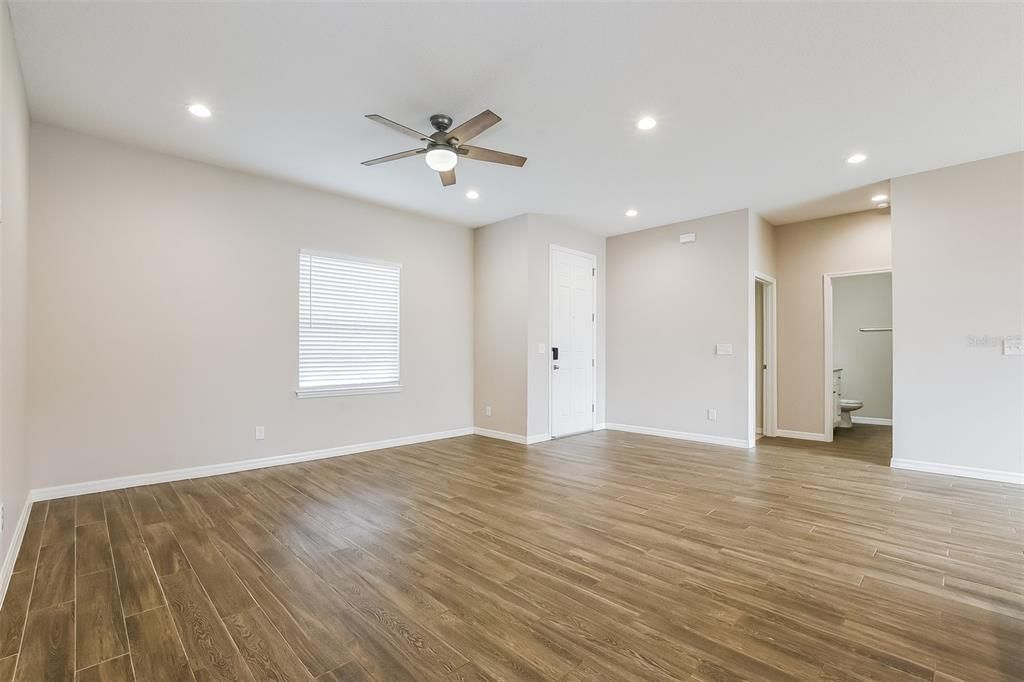 For Sale: $330,000 (3 beds, 2 baths, 1571 Square Feet)