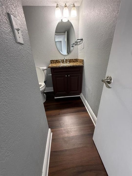 出租: $1,700 (2 贝兹, 2 浴室, 976 平方英尺)