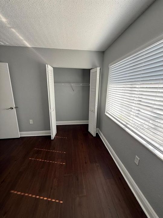 出租: $1,700 (2 贝兹, 2 浴室, 976 平方英尺)