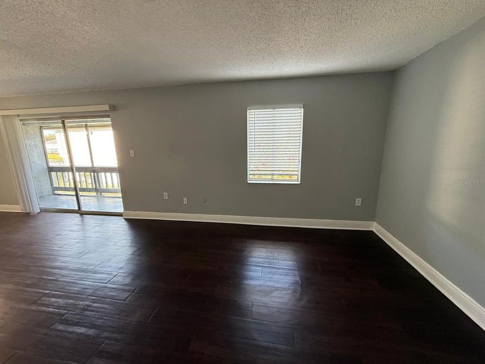 出租: $1,700 (2 贝兹, 2 浴室, 976 平方英尺)