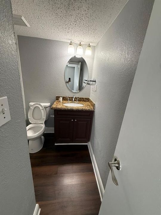 出租: $1,700 (2 贝兹, 2 浴室, 976 平方英尺)