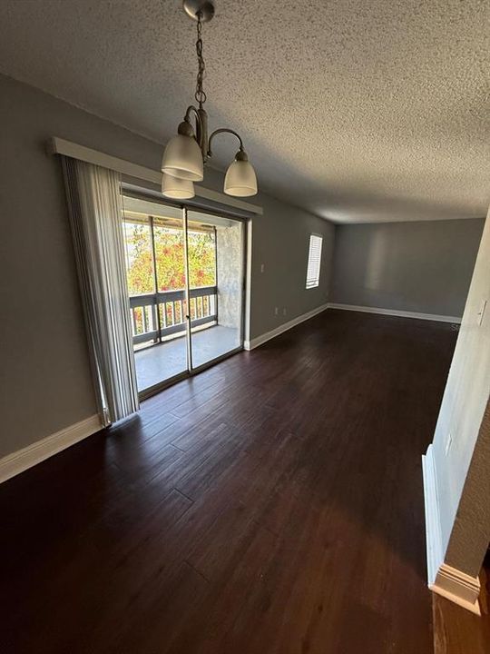 出租: $1,700 (2 贝兹, 2 浴室, 976 平方英尺)