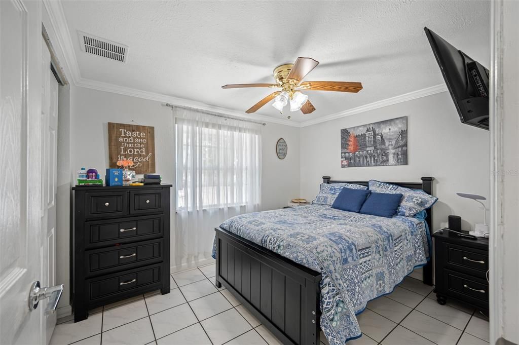 For Sale: $398,900 (3 beds, 2 baths, 1148 Square Feet)