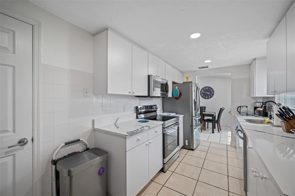 For Sale: $398,900 (3 beds, 2 baths, 1148 Square Feet)