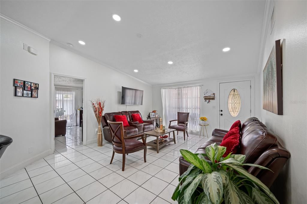 For Sale: $398,900 (3 beds, 2 baths, 1148 Square Feet)