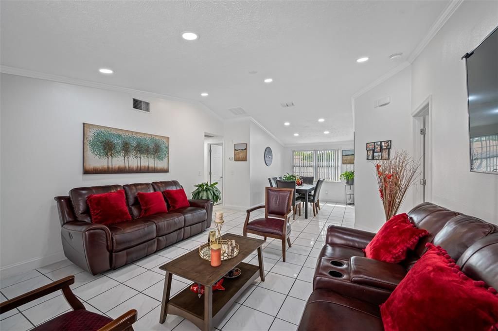 For Sale: $398,900 (3 beds, 2 baths, 1148 Square Feet)