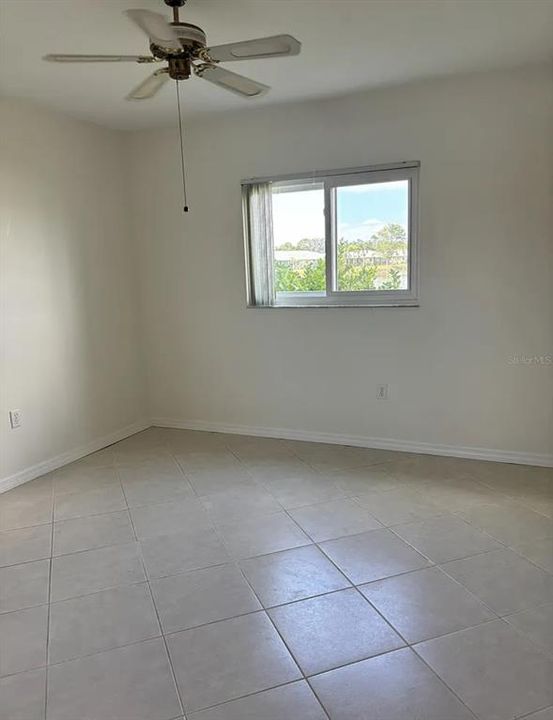 出租: $1,350 (2 贝兹, 2 浴室, 886 平方英尺)