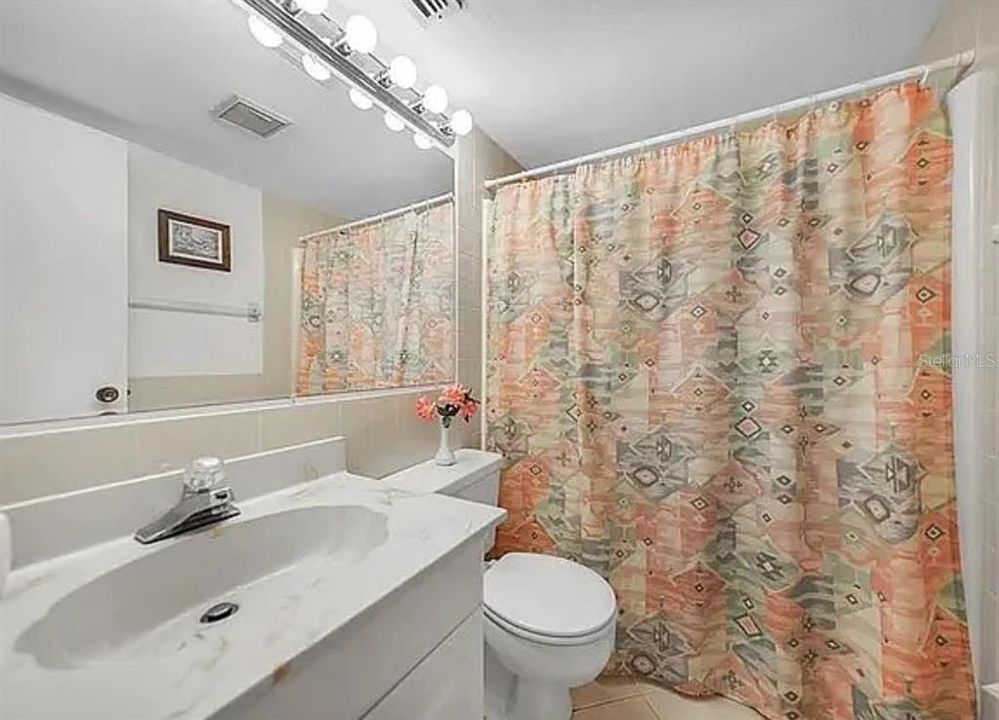 出租: $1,350 (2 贝兹, 2 浴室, 886 平方英尺)