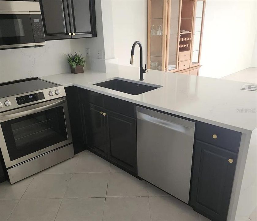 出租: $1,350 (2 贝兹, 2 浴室, 886 平方英尺)