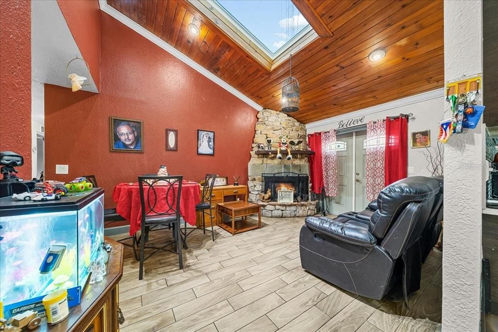 For Sale: $343,500 (3 beds, 2 baths, 1504 Square Feet)