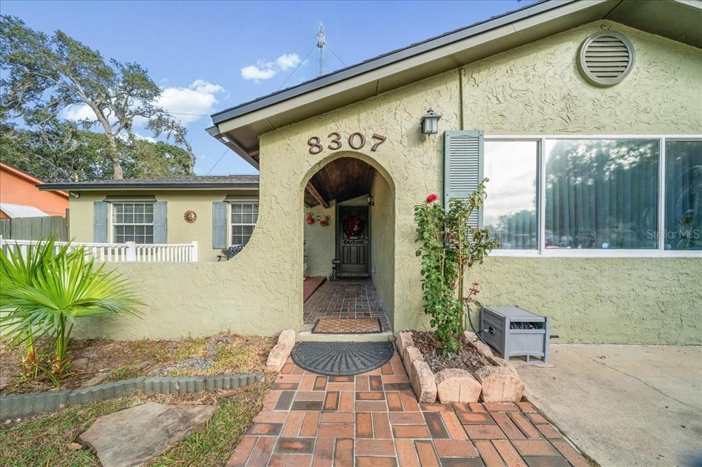 For Sale: $343,500 (3 beds, 2 baths, 1504 Square Feet)
