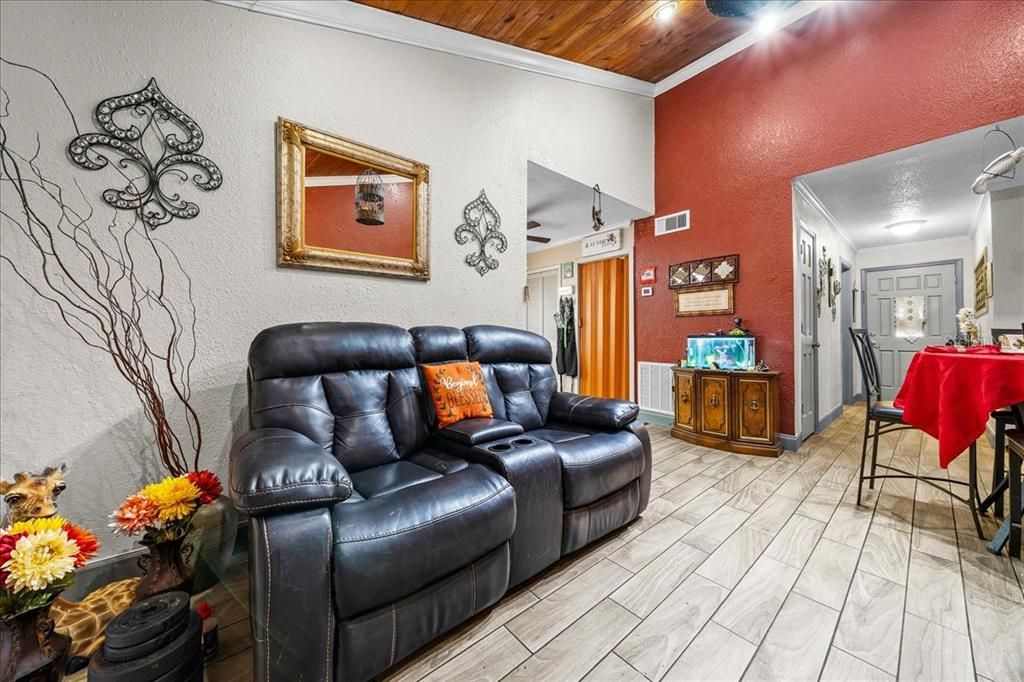 For Sale: $343,500 (3 beds, 2 baths, 1504 Square Feet)