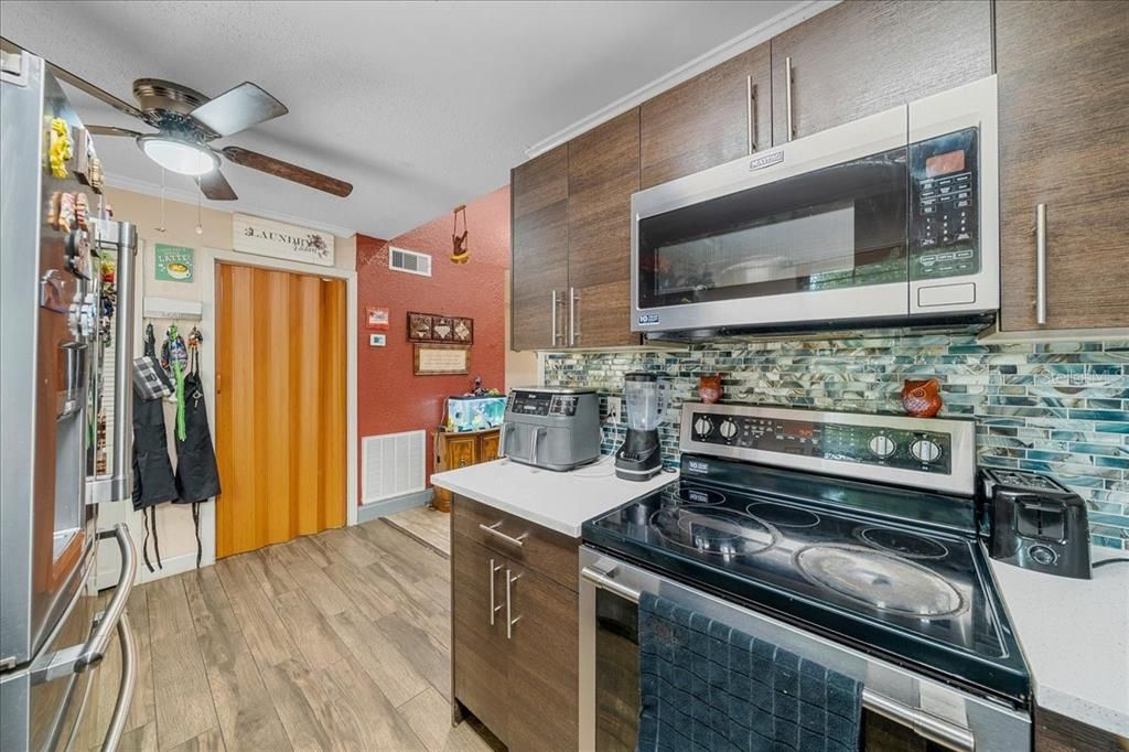 For Sale: $343,500 (3 beds, 2 baths, 1504 Square Feet)