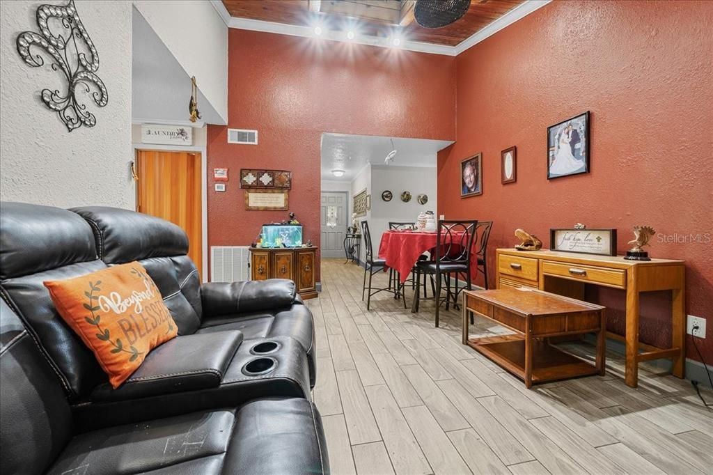 For Sale: $343,500 (3 beds, 2 baths, 1504 Square Feet)