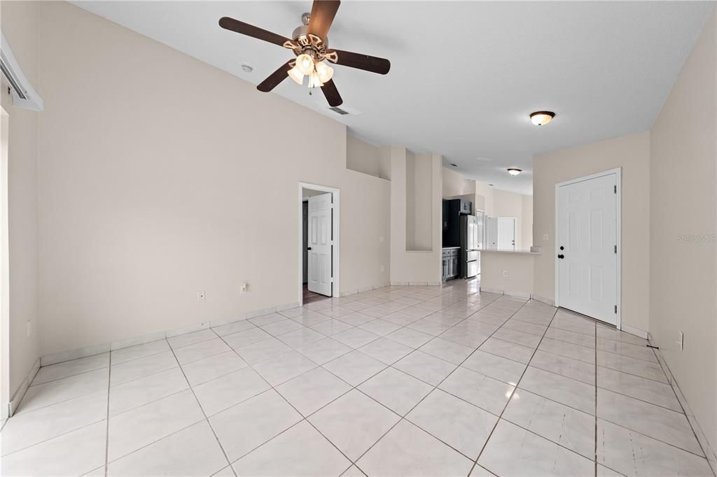 В аренду: $2,000 (3 спален, 2 ванн, 1264 Квадратных фут)