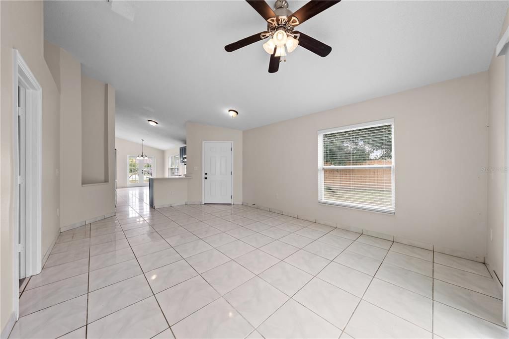 В аренду: $2,000 (3 спален, 2 ванн, 1264 Квадратных фут)