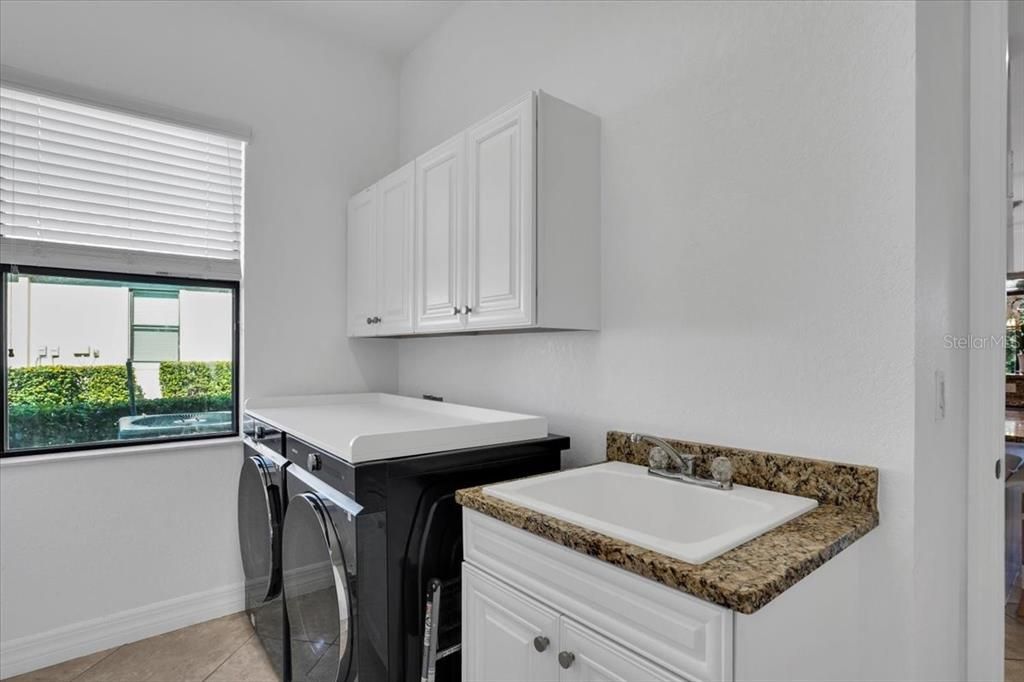 На продажу: $899,000 (6 спален, 4 ванн, 3861 Квадратных фут)