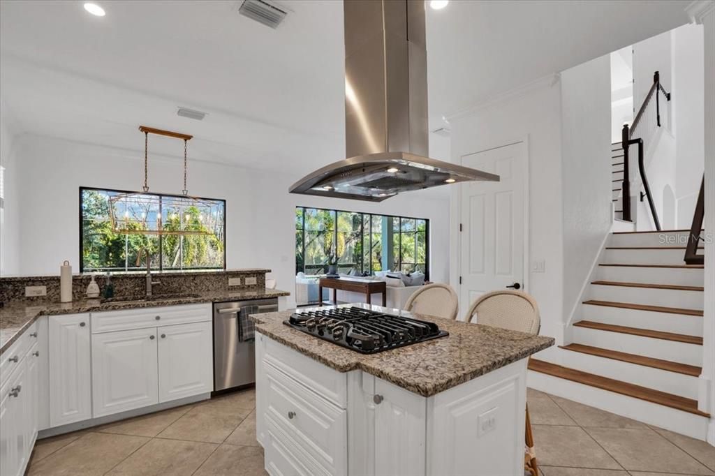 На продажу: $899,000 (6 спален, 4 ванн, 3861 Квадратных фут)