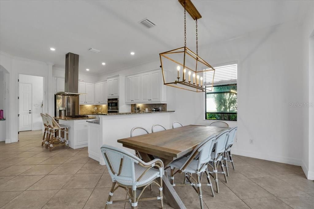 На продажу: $899,000 (6 спален, 4 ванн, 3861 Квадратных фут)